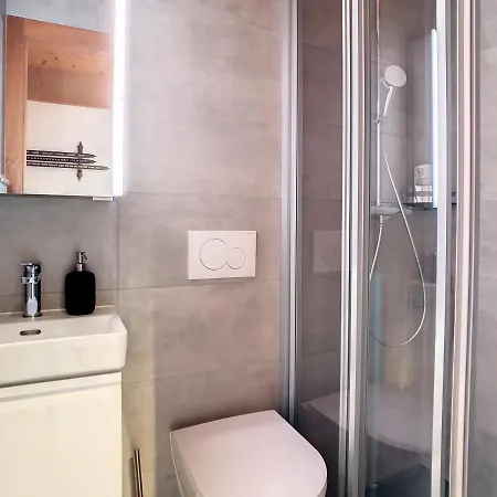 Arolla 8 דירה וורבייה